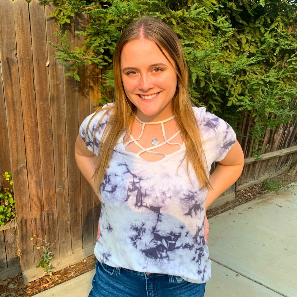 Cute Tie-Dye crisscross American Eagle top!